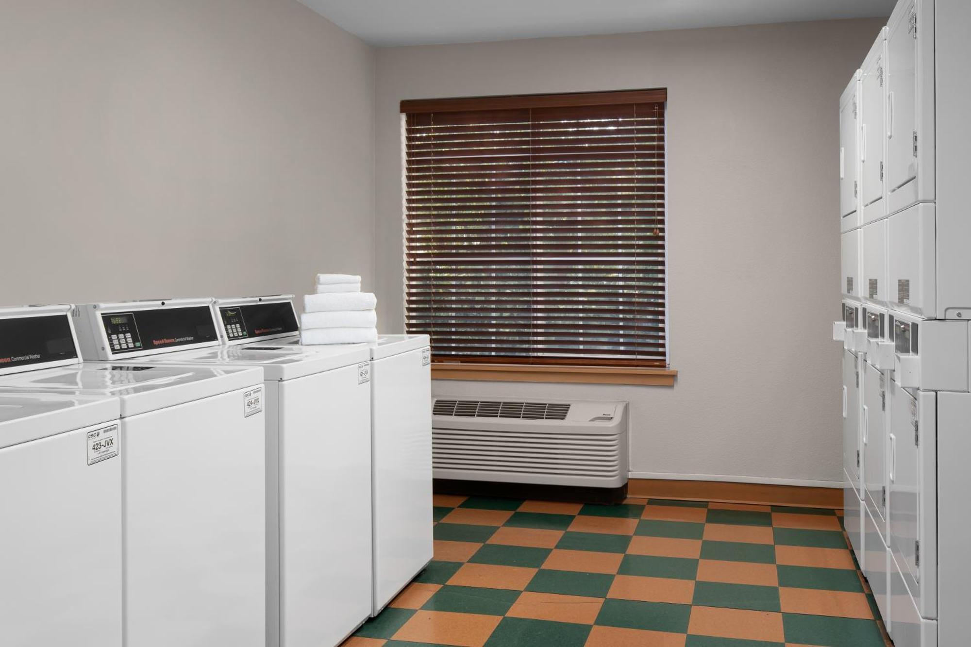 Larkspur Landing Extended Stay Suites Белвью Экстерьер фото