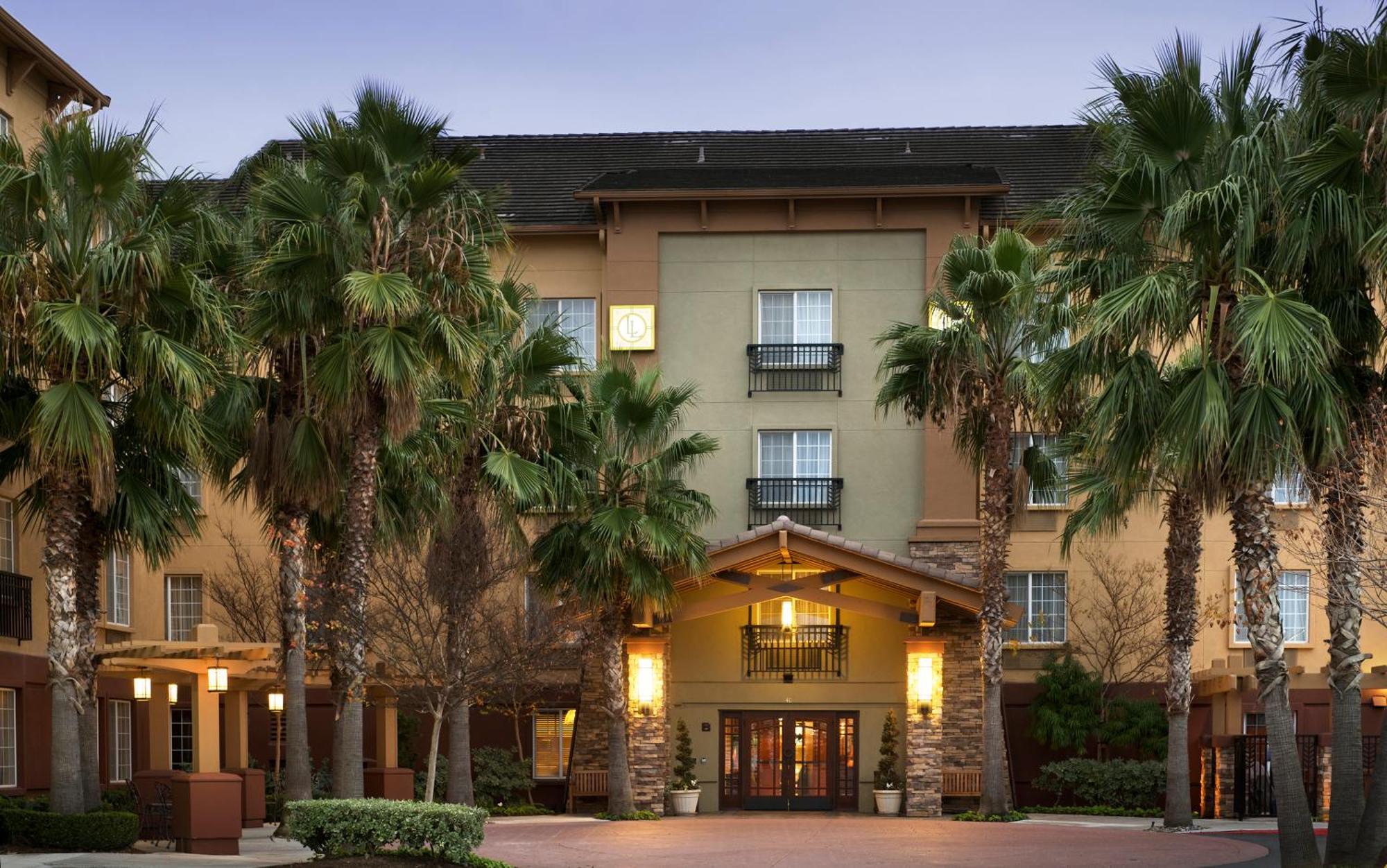 Larkspur Landing Extended Stay Suites Белвью Экстерьер фото