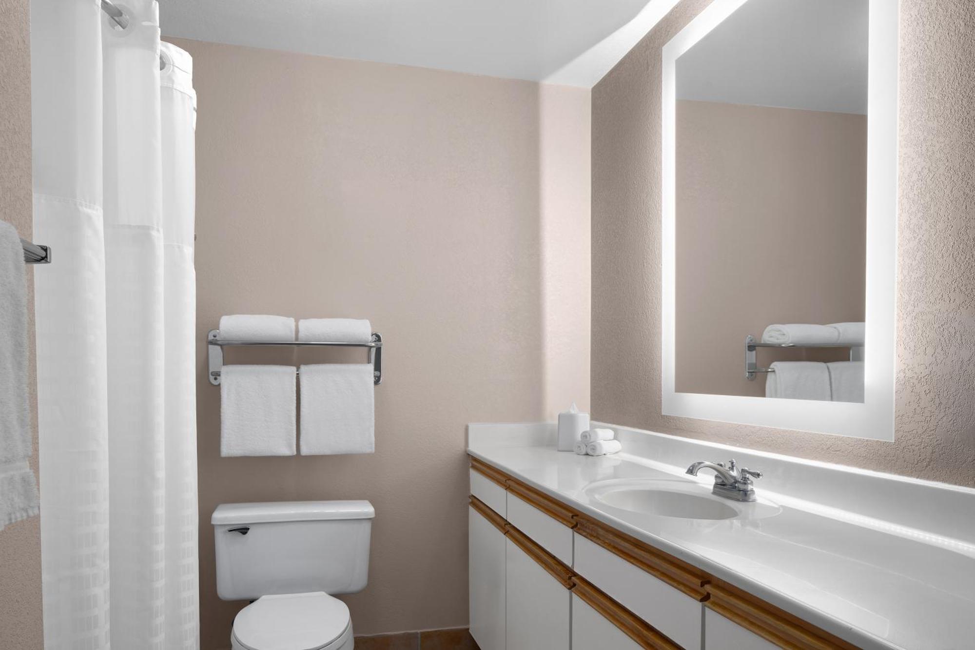 Larkspur Landing Extended Stay Suites Белвью Экстерьер фото